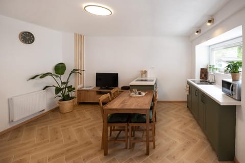 TV and multimedia, Kitchen or kitchenette, Dining area