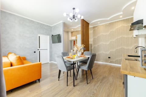 TV and multimedia, Living room, Seating area, Dining area