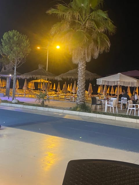 Night, Swimming pool, sunbed