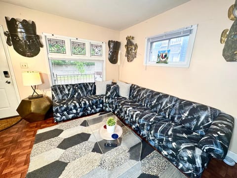 Living room, Seating area