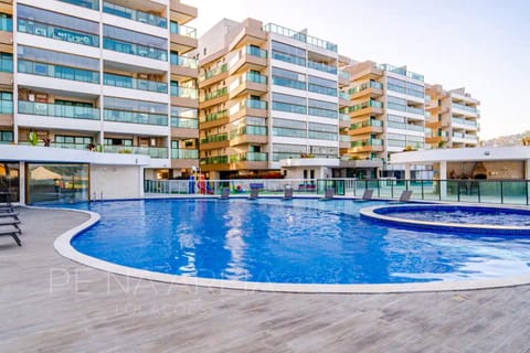 Property building, Day, Swimming pool, sunbed