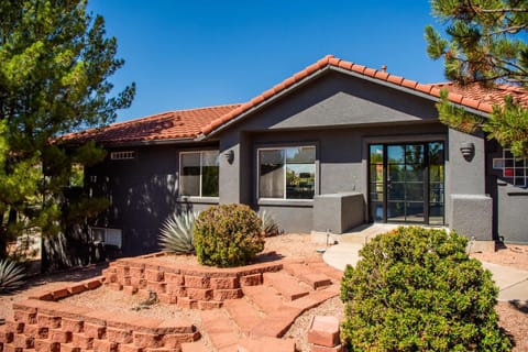 Incredible Red Rock Views Hot Tub Hiking Villa in Village of Oak Creek