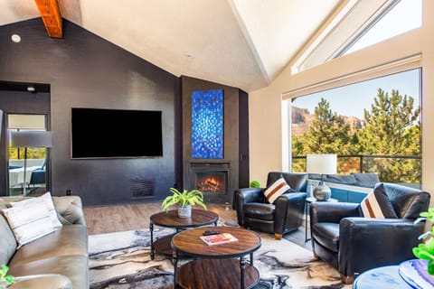 Incredible Red Rock Views Hot Tub Hiking Villa in Village of Oak Creek