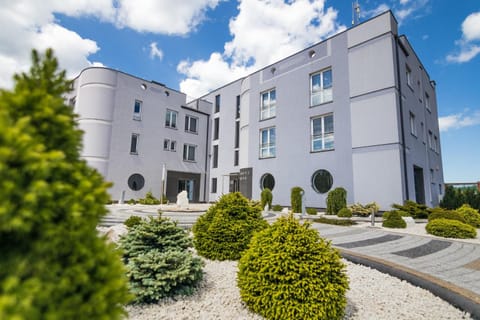 Property building, Day, Garden