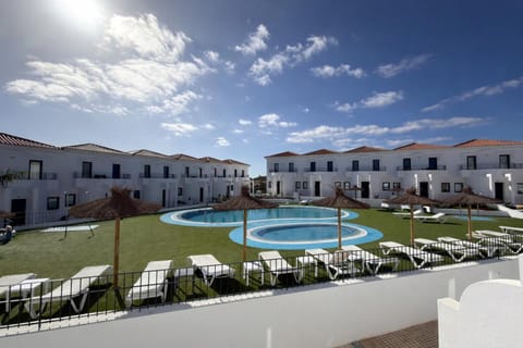Day, Pool view, Swimming pool, Swimming pool, sunbed