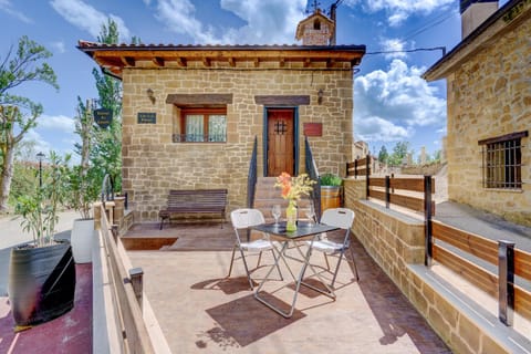Property building, Patio, Day, Balcony/Terrace