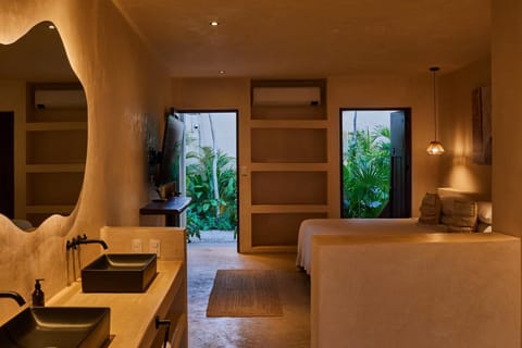 Photo of the whole room, Bedroom, Garden view
