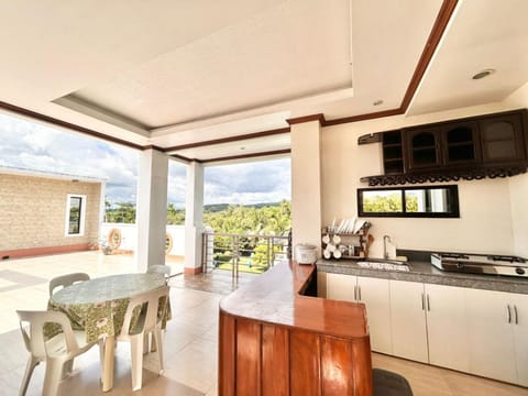 View (from property/room), Balcony/Terrace, Kitchen or kitchenette, Dining area, stove