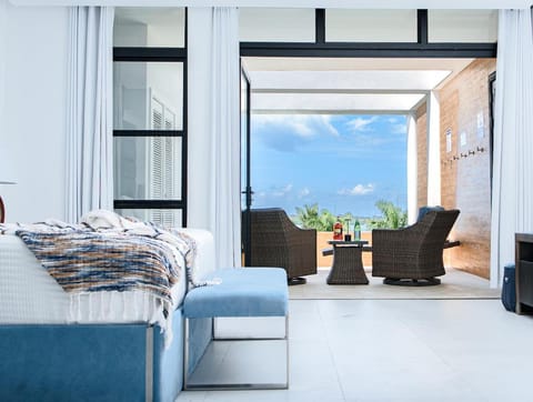 Bedroom, Swimming pool