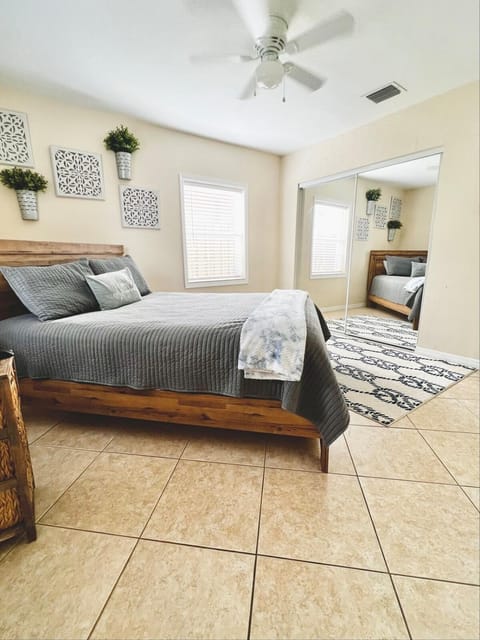 Fort Lauderdale Florida Beach Vibe Hangout House in Fort Lauderdale