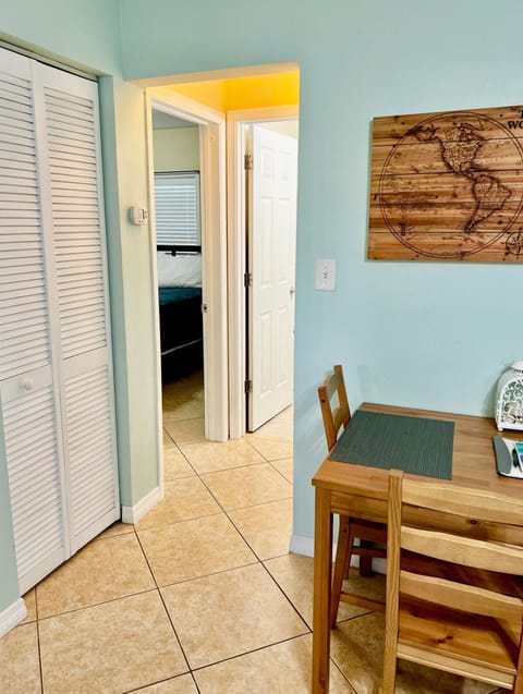 Fort Lauderdale Florida Beach Vibe Hangout House in Fort Lauderdale