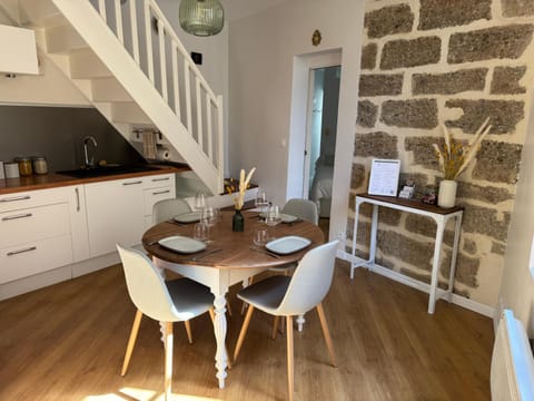 Dining area, kitchen