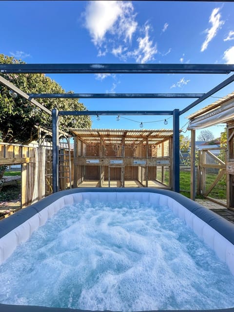 Hot Tub, Hot Tub, Spa and wellness centre/facilities