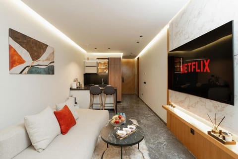 Communal lounge/ TV room, TV and multimedia, Kitchen or kitchenette, Living room, Seating area