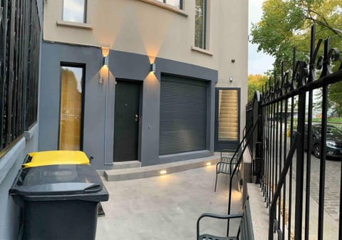 Contemporary house stadium of france Villa in Saint-Denis, France