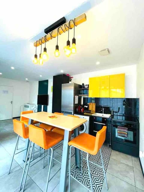 Contemporary house stadium of france Villa in Saint-Denis, France