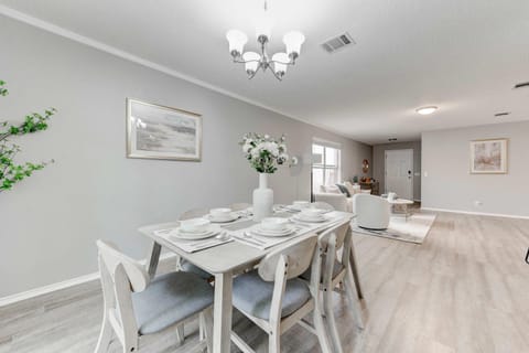 Seating area, Dining area