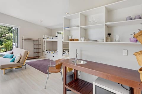 Mariner's Lookout - Parekura Bay House in Northland