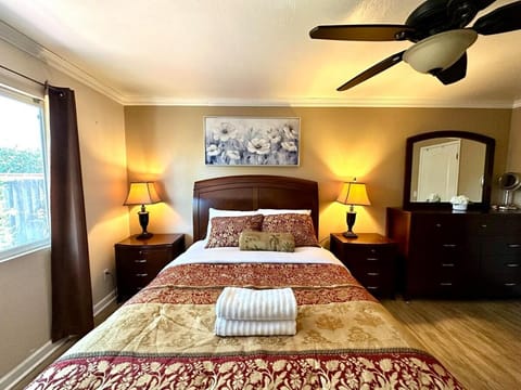 Relax at 4Bedrooms retreat nearby Apple Villa in Santa Clara