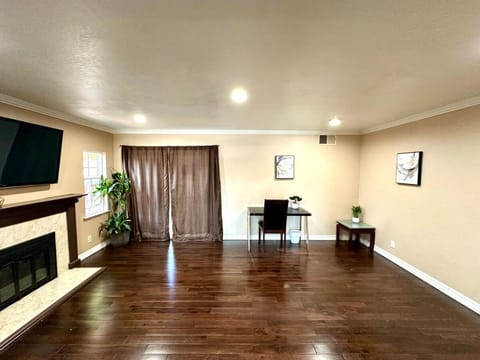 Relax at 4Bedrooms retreat nearby Apple Villa in Santa Clara