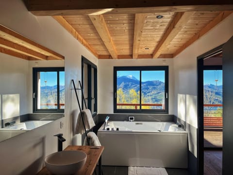Bathroom, Spa and wellness centre/facilities, Bath