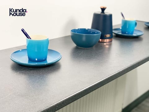 Lux Private Room in Oldbury Bed and Breakfast in Oldbury