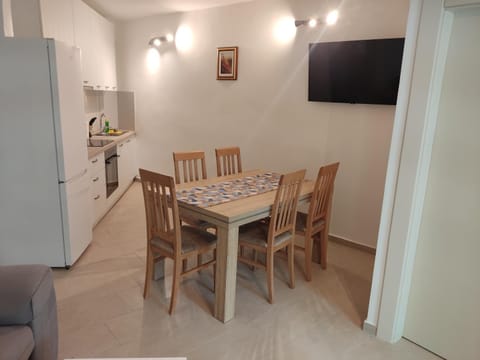 TV and multimedia, Dining area, internet, oven