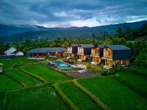 Property building, Restaurant/places to eat, Natural landscape, Bird's eye view, Mountain view, Swimming pool