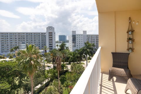 Balcony/Terrace, Seating area, City view