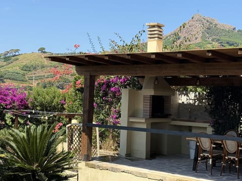 Patio, BBQ facilities, Dining area, Mountain view