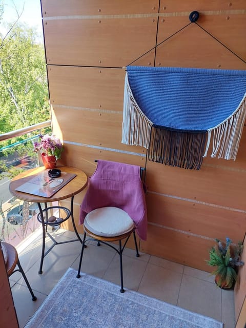 Patio, Day, Balcony/Terrace, Seating area, Dining area