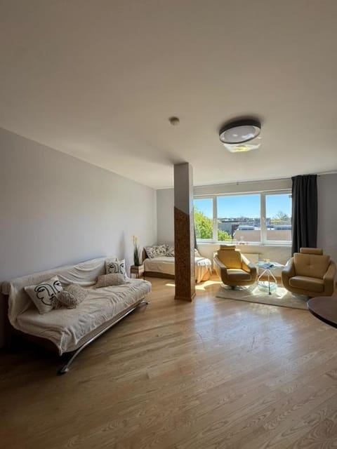 Bed, Living room, Photo of the whole room, Seating area, Bedroom