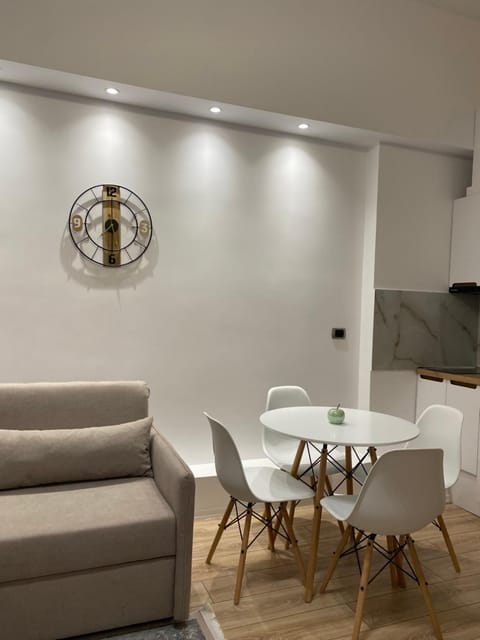 Riara Home House in Vlorë