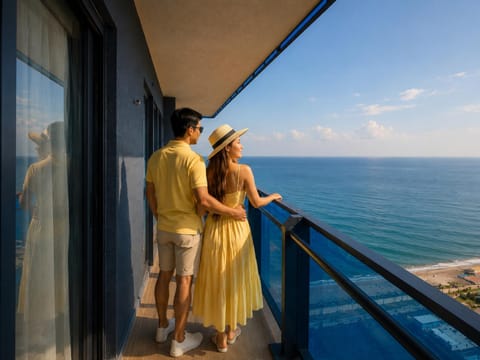 Day, People, Natural landscape, View (from property/room), Balcony/Terrace, Guests, Sea view, group of guests