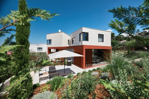 Property building, Day, Garden, Garden view