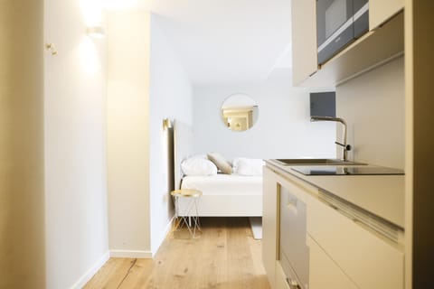 Bed, Kitchen or kitchenette, Photo of the whole room, Bedroom