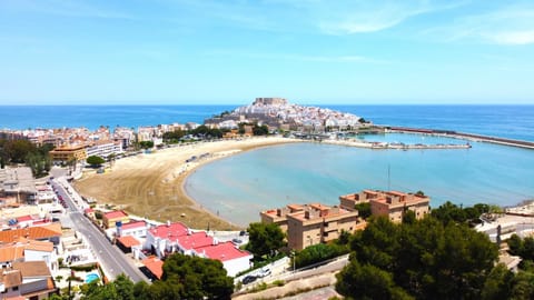 Nearby landmark, Day, Natural landscape, Balcony/Terrace, Beach, City view, Sea view