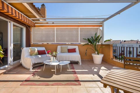 Balcony/Terrace, Other, City view, Sea view, Area and facilities