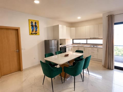 Kitchen or kitchenette, Dining area, stove