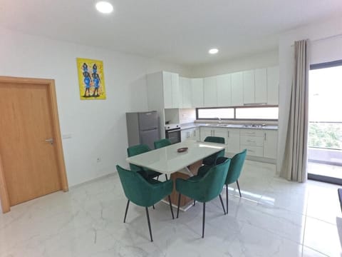 Kitchen or kitchenette, Dining area, stove