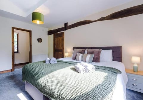 Photo of the whole room, Bedroom, towels