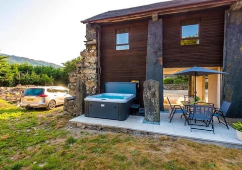 Property building, Hot Tub