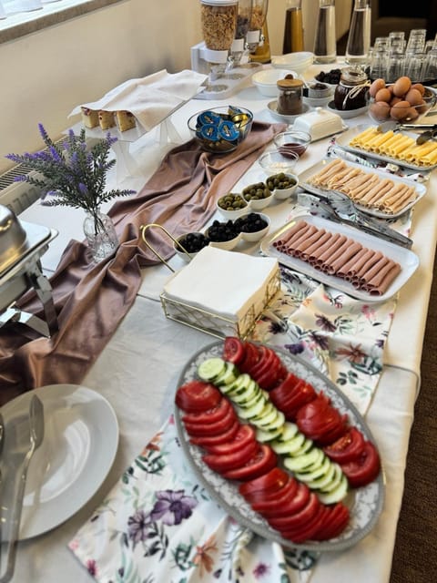 Breakfast, Continental breakfast, Buffet breakfast