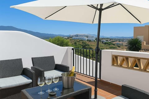 View (from property/room), Balcony/Terrace, Mountain view