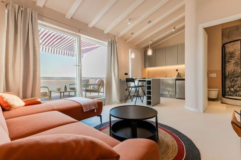 Kitchen or kitchenette, Living room, Seating area, Dining area