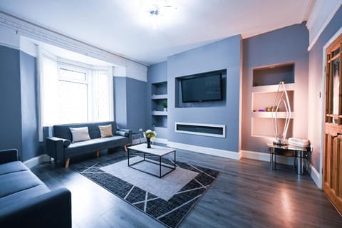 Property building, TV and multimedia, Living room, Seating area
