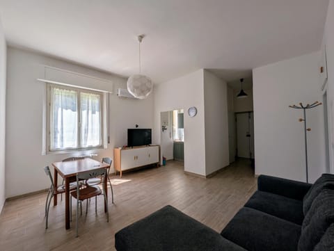 TV and multimedia, Living room, Seating area, air conditioner