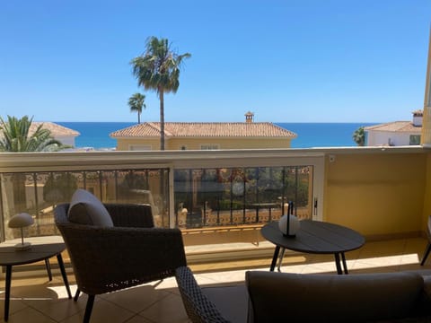 View (from property/room), Balcony/Terrace, Seating area, Sea view