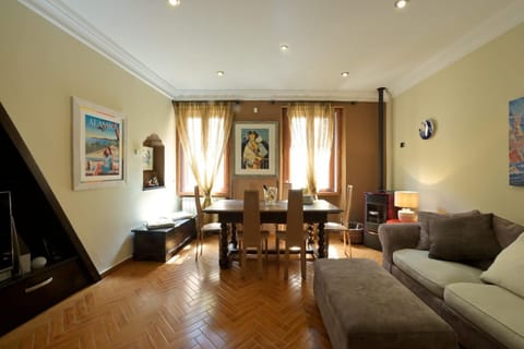 TV and multimedia, Living room, Other, Seating area, Dining area