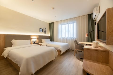 Bed, TV and multimedia, Bedroom